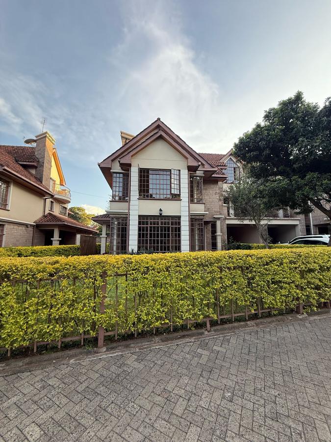 5 Bed Townhouse with En Suite at Lavington - 9