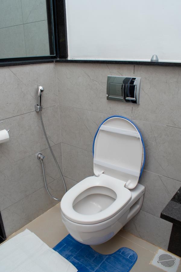 Serviced 2 Bed Apartment with En Suite at Lantana Road - 8