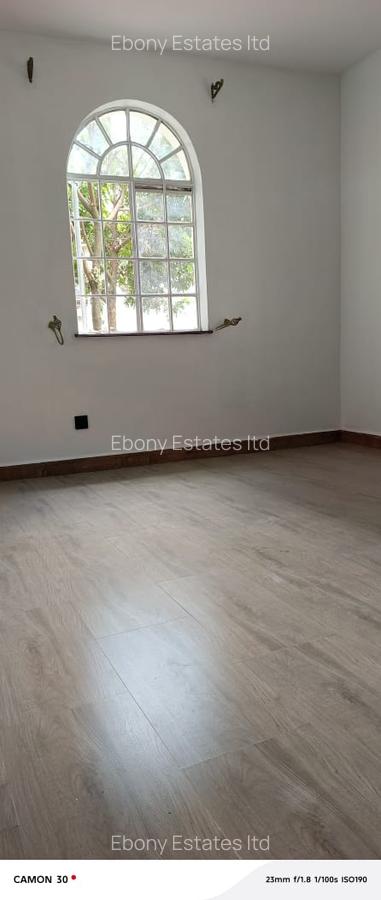 5 Bed Townhouse with En Suite in Lavington - 3