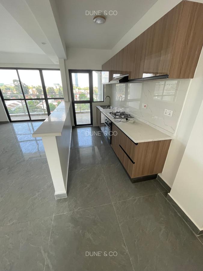 2 Bed Apartment with En Suite in Riverside - 5