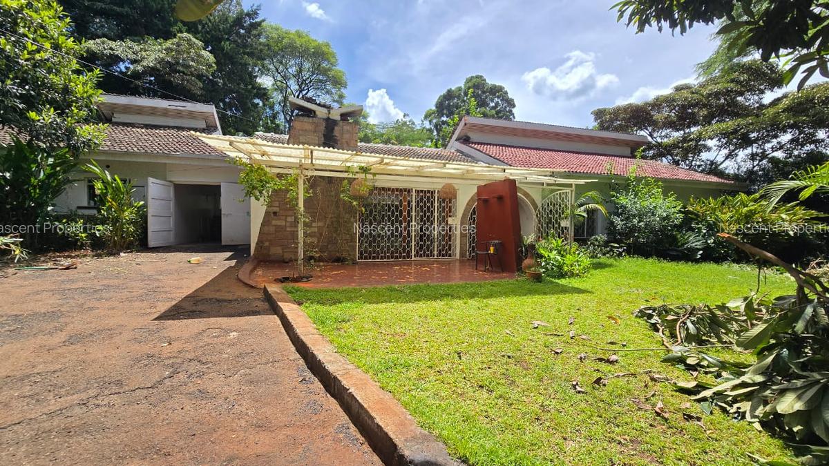 4 Bed House with En Suite in Rosslyn - 11