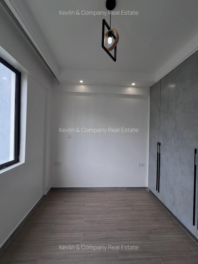2 Bed Apartment with Gym in Riverside - 10