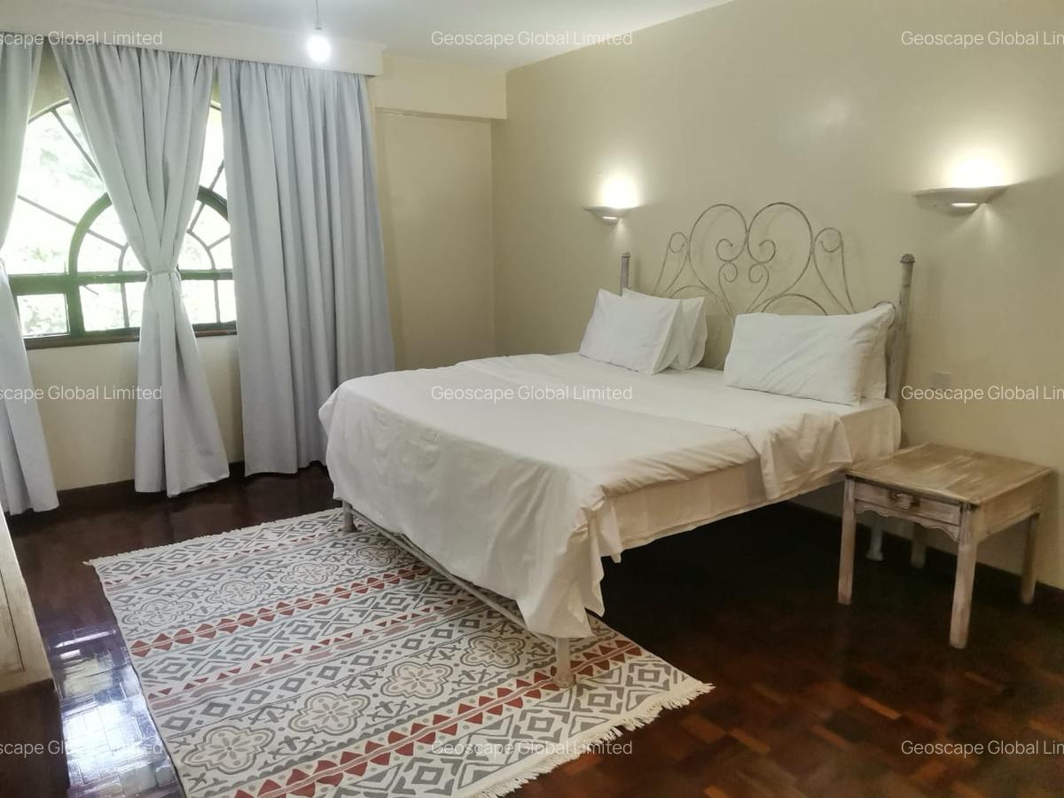 4 Bed Apartment with En Suite in Riverside - 14