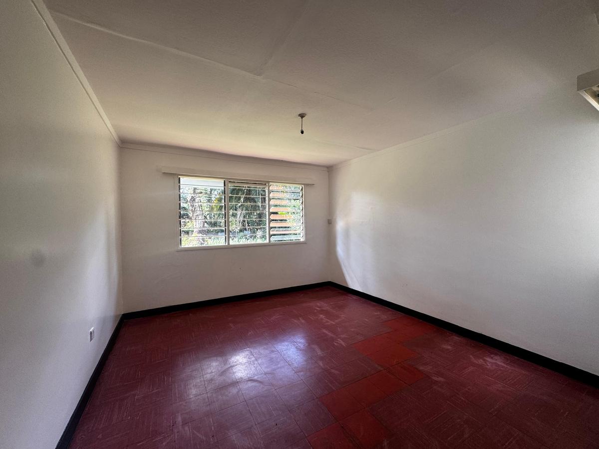 4 Bed House with En Suite in Loresho - 13