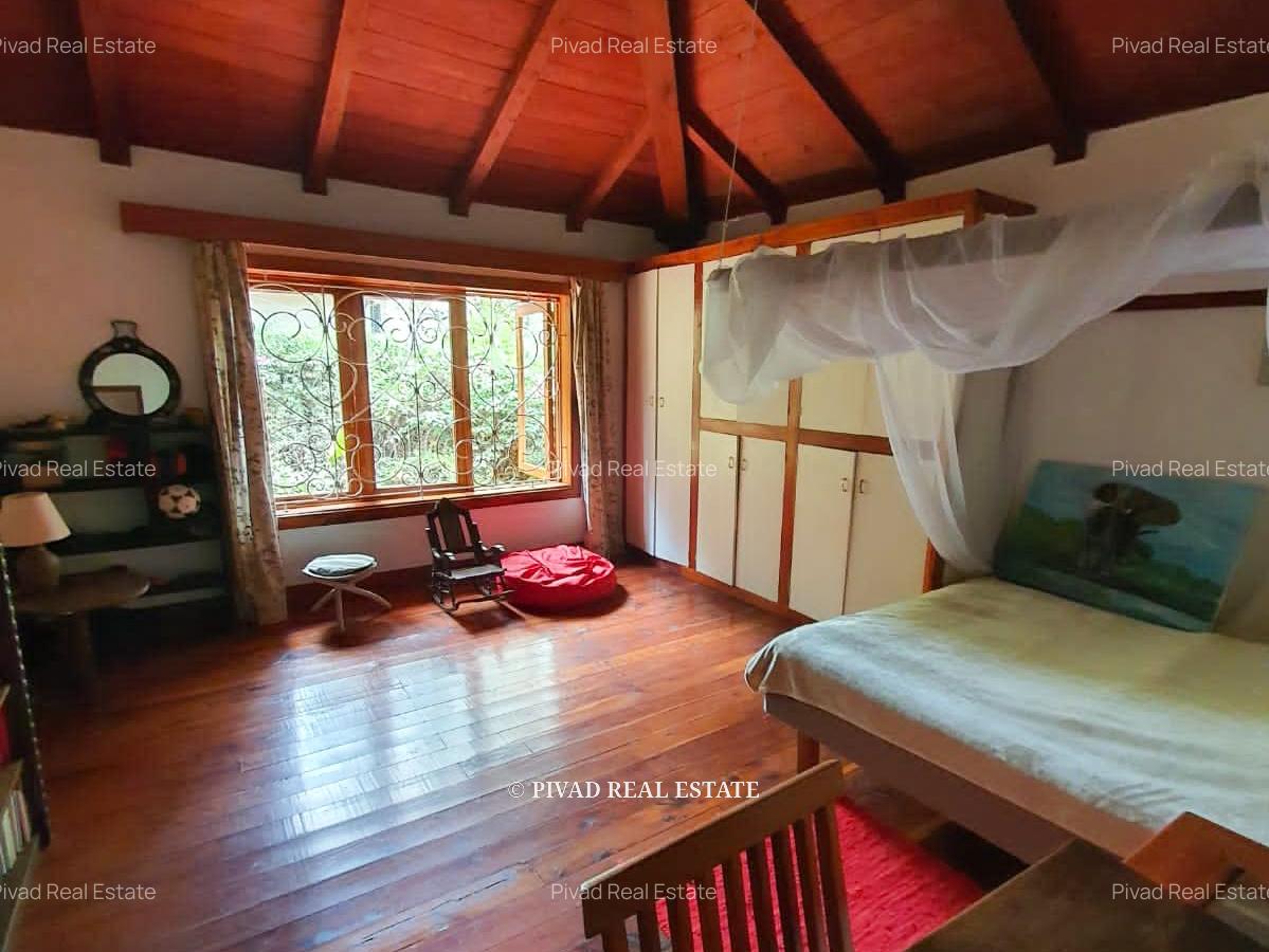 4 Bed House with Garden in Rosslyn - 4