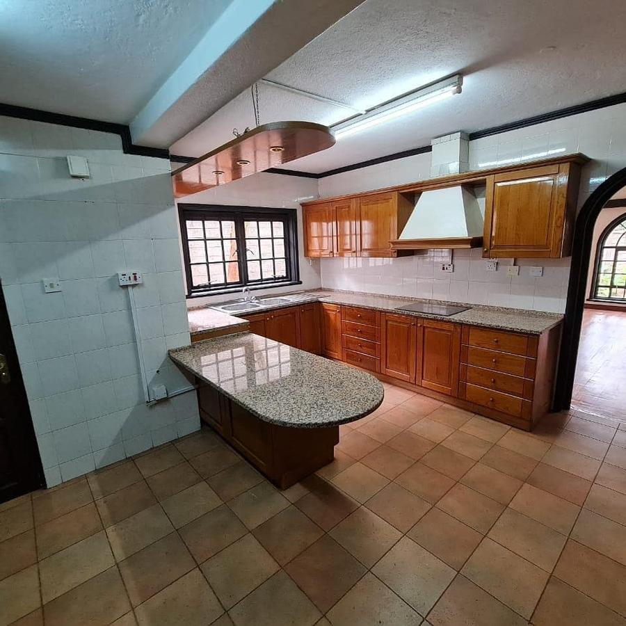 4 Bed Townhouse with En Suite at Riverside Drive - 3