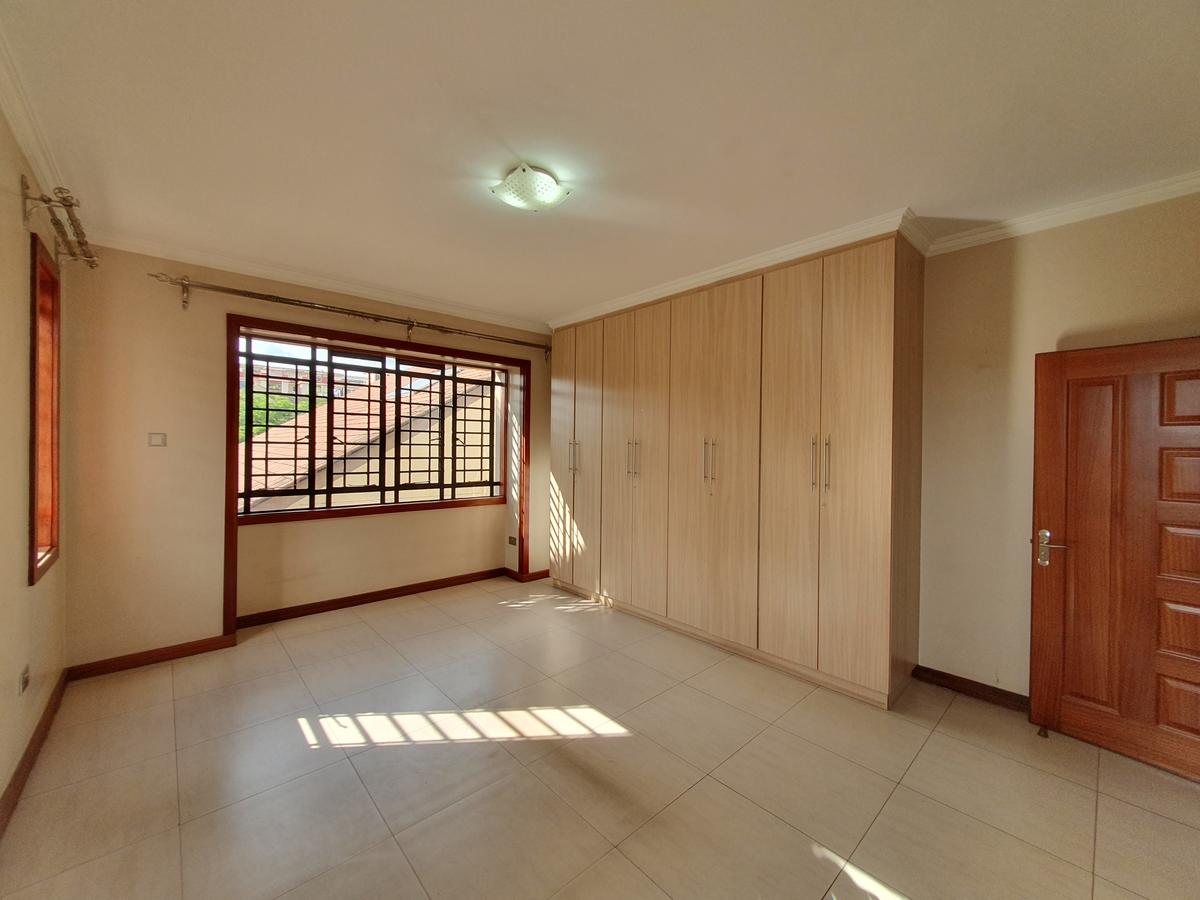 4 Bed Apartment with En Suite at 2Nd Parklands Avenue - 16