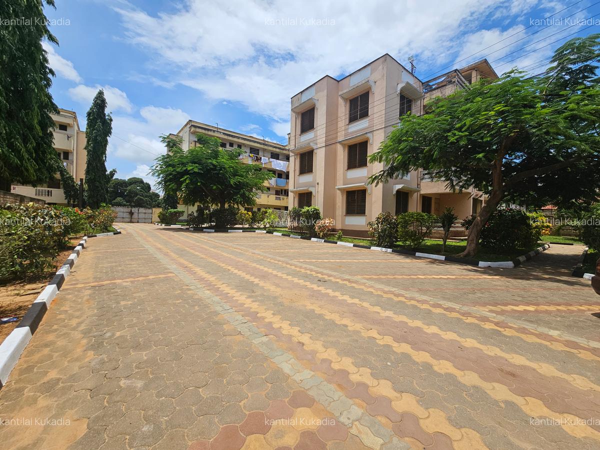 2 Bed Apartment with Swimming Pool at Mntangani - 6