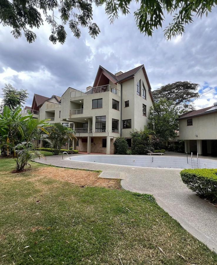 4 Bed Villa with En Suite in Lavington - 1