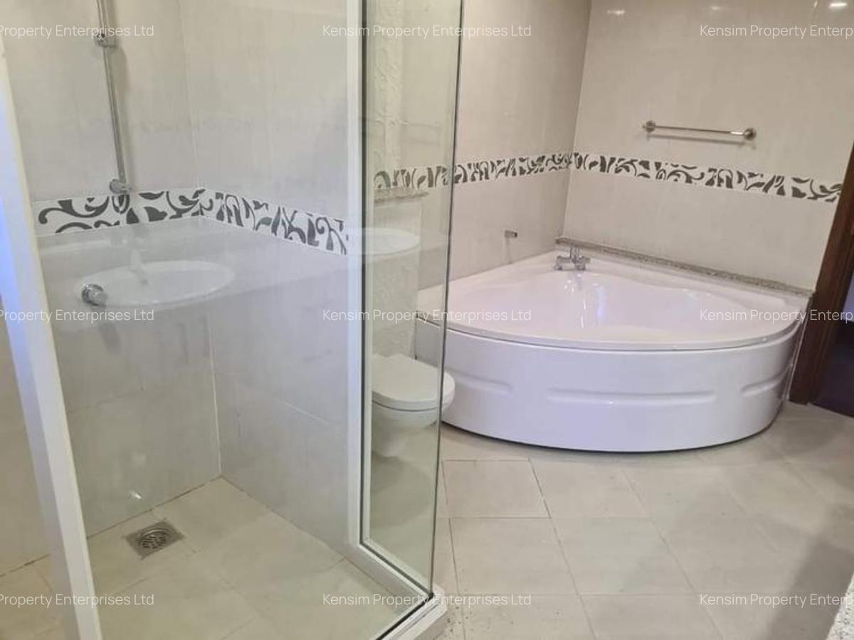 5 Bed Townhouse with En Suite in Spring Valley - 20