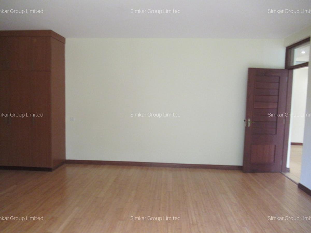 4 Bed Apartment with En Suite at Riverside Drive - 14