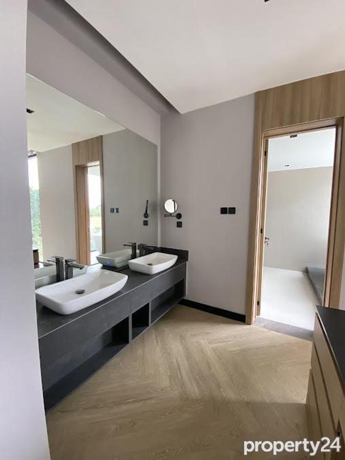 5 Bed Townhouse with En Suite in Lavington - 6