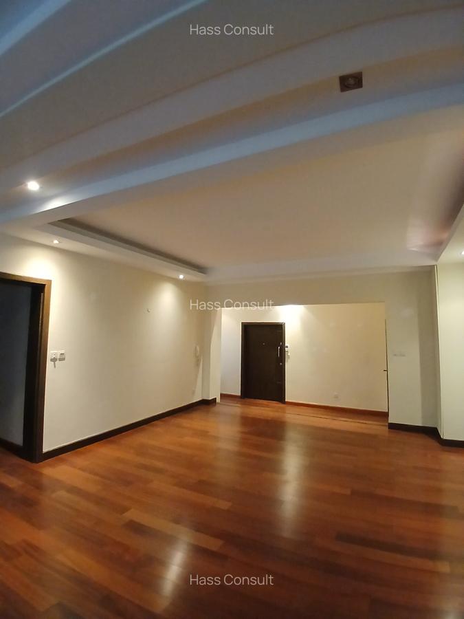 4 Bed Apartment with En Suite at Riverside Drive - 11