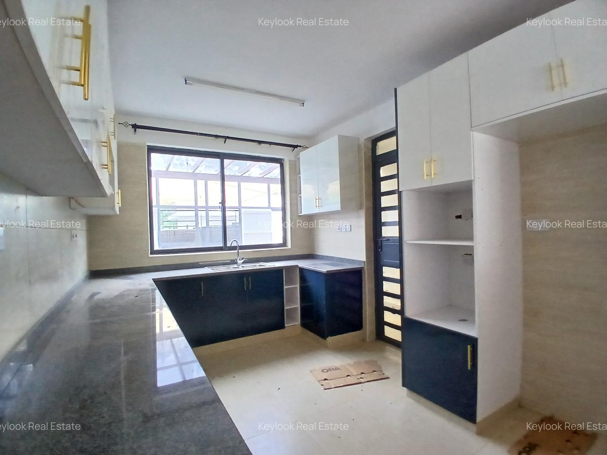 4 Bed Townhouse with En Suite at Lavington - 5