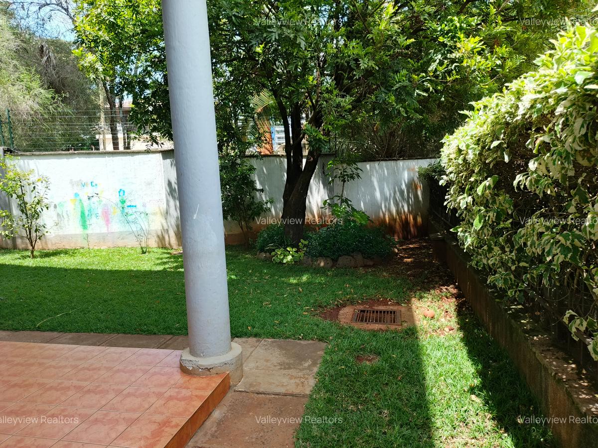 4 Bed Townhouse with En Suite at Lavington - 10