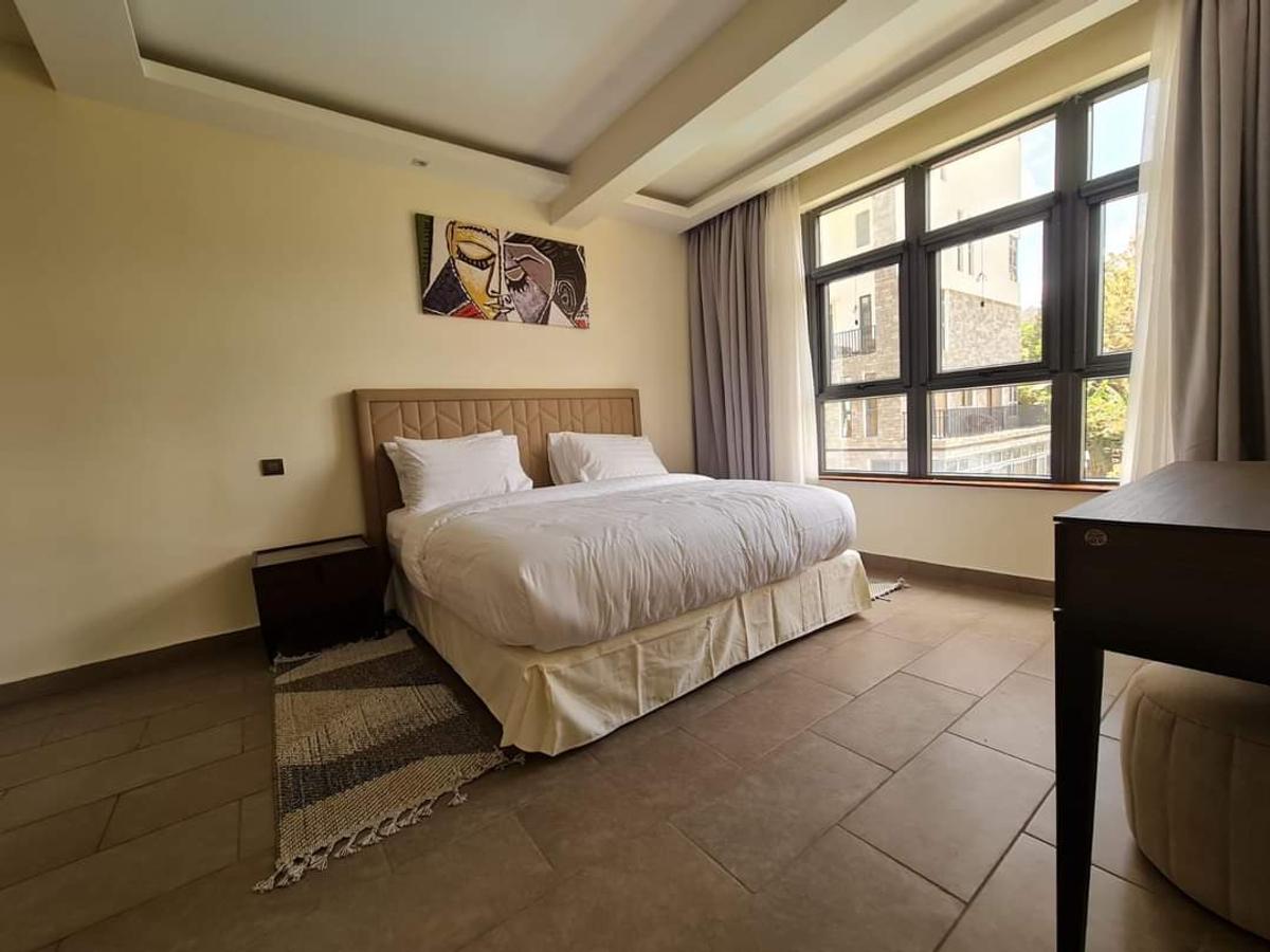 Serviced 2 Bed Apartment with En Suite at Spring Valley - 8