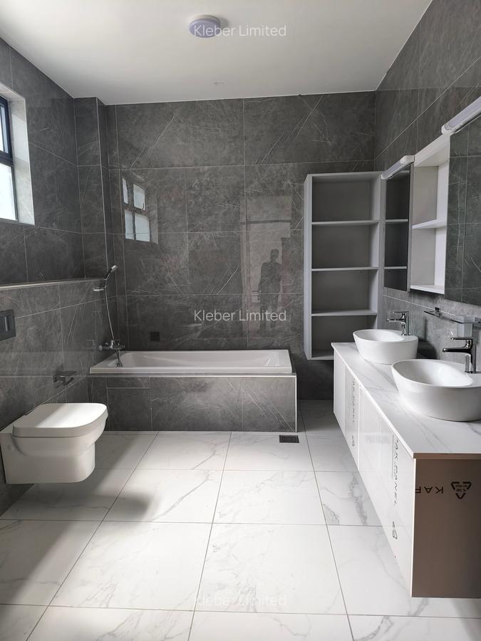 5 Bed Villa with En Suite in Lavington - 20