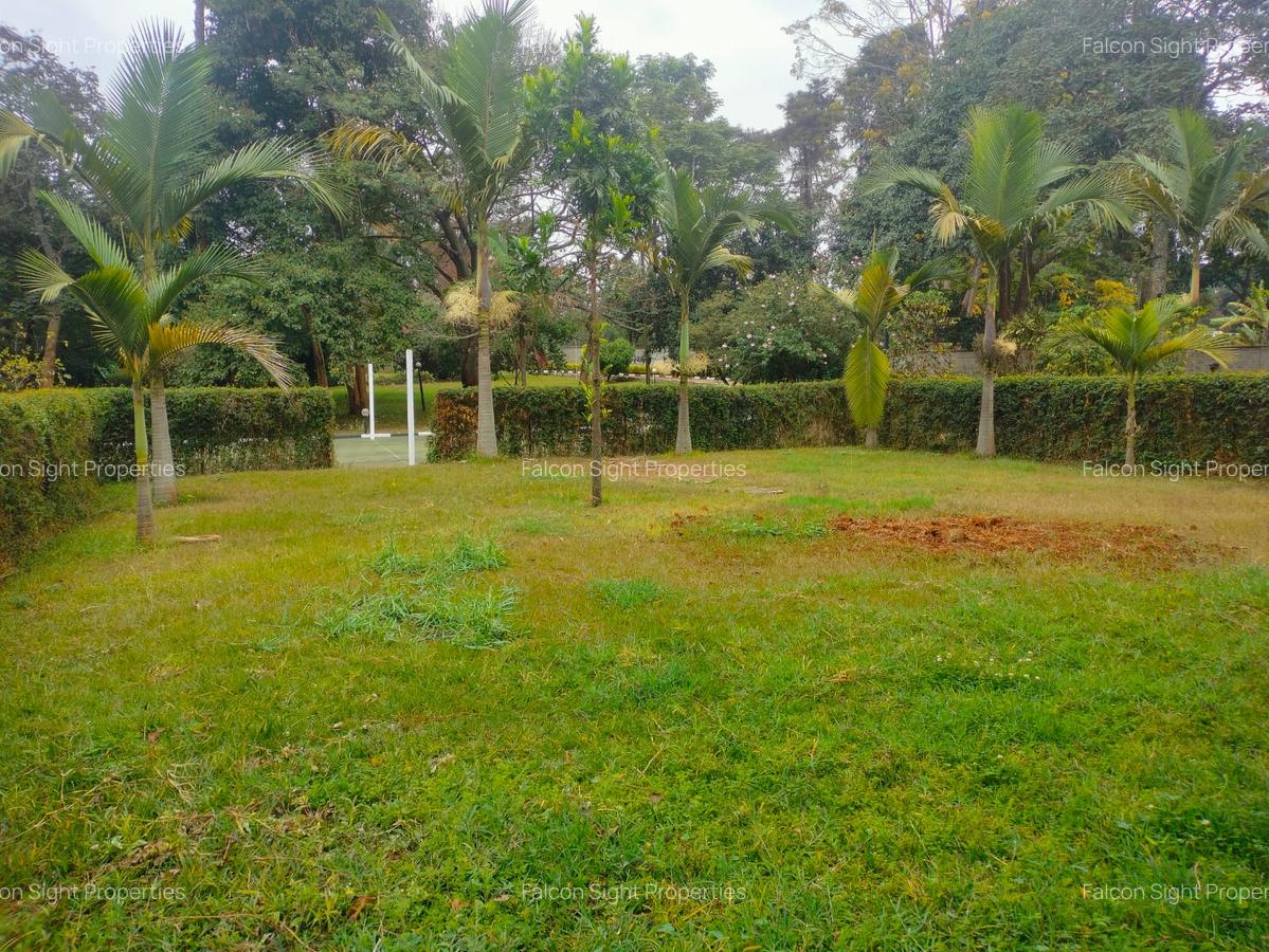 4 Bed Townhouse with Walk In Closet in Spring Valley - 2