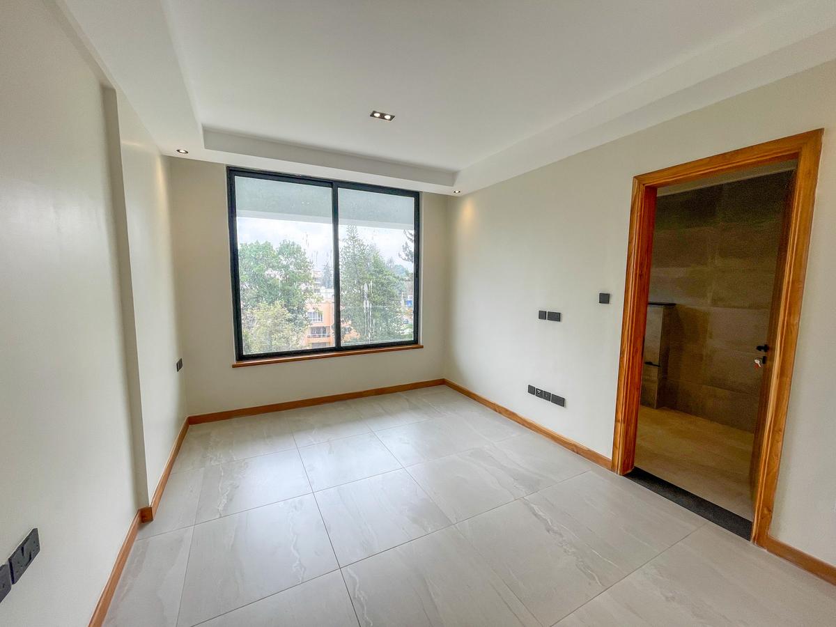 4 Bed Apartment with En Suite in Spring Valley - 14