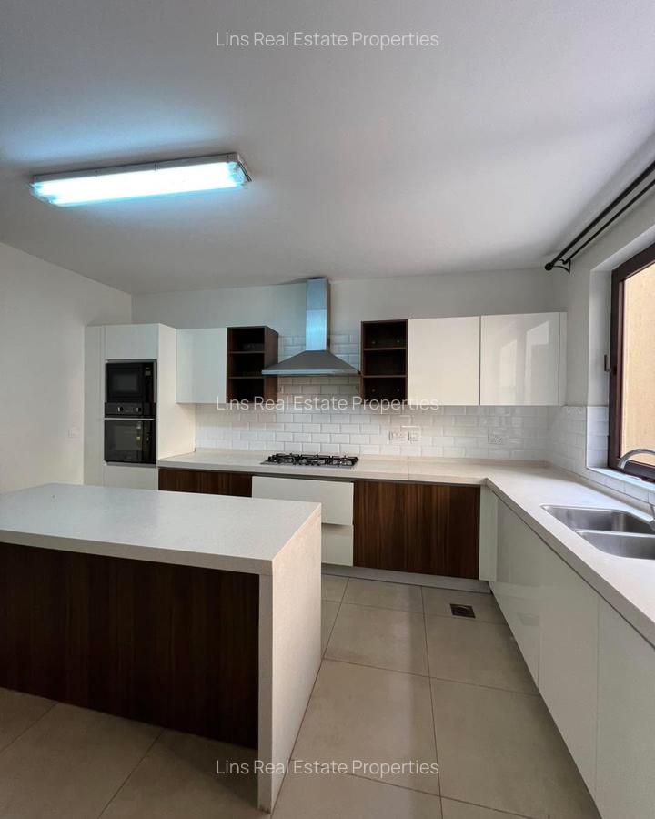5 Bed Townhouse with En Suite in Lavington - 10