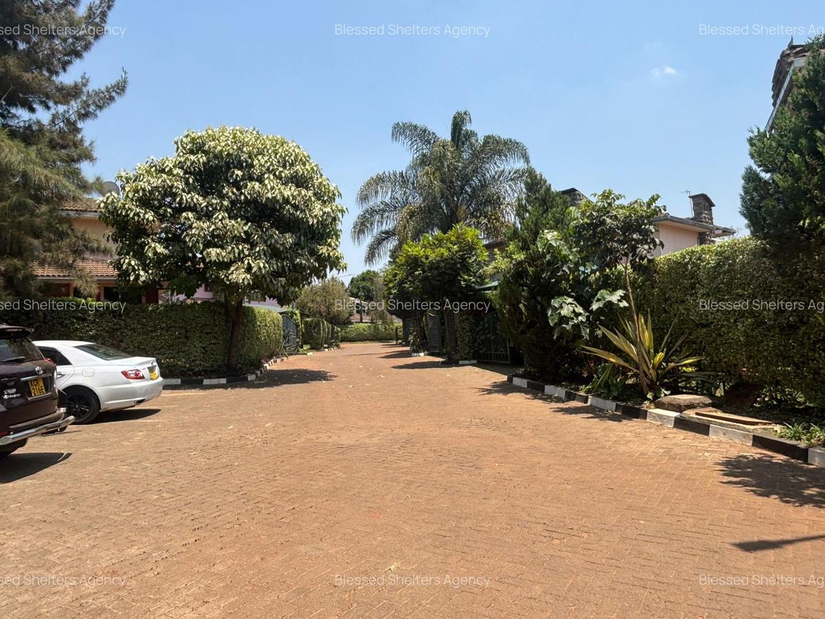 5 Bed Villa with En Suite in Kiambu Road - 19