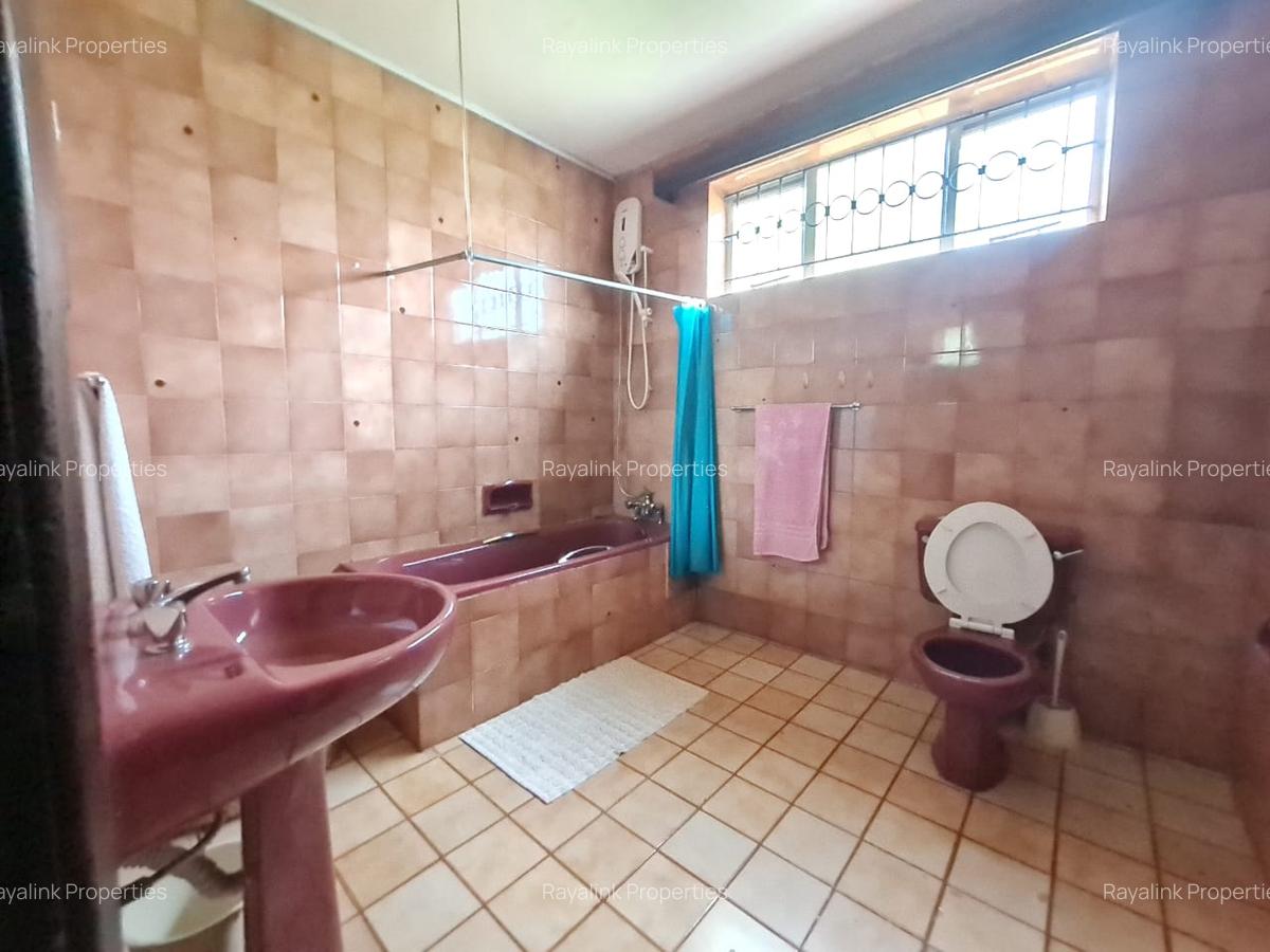 5 Bed House with En Suite at Nyari - 8