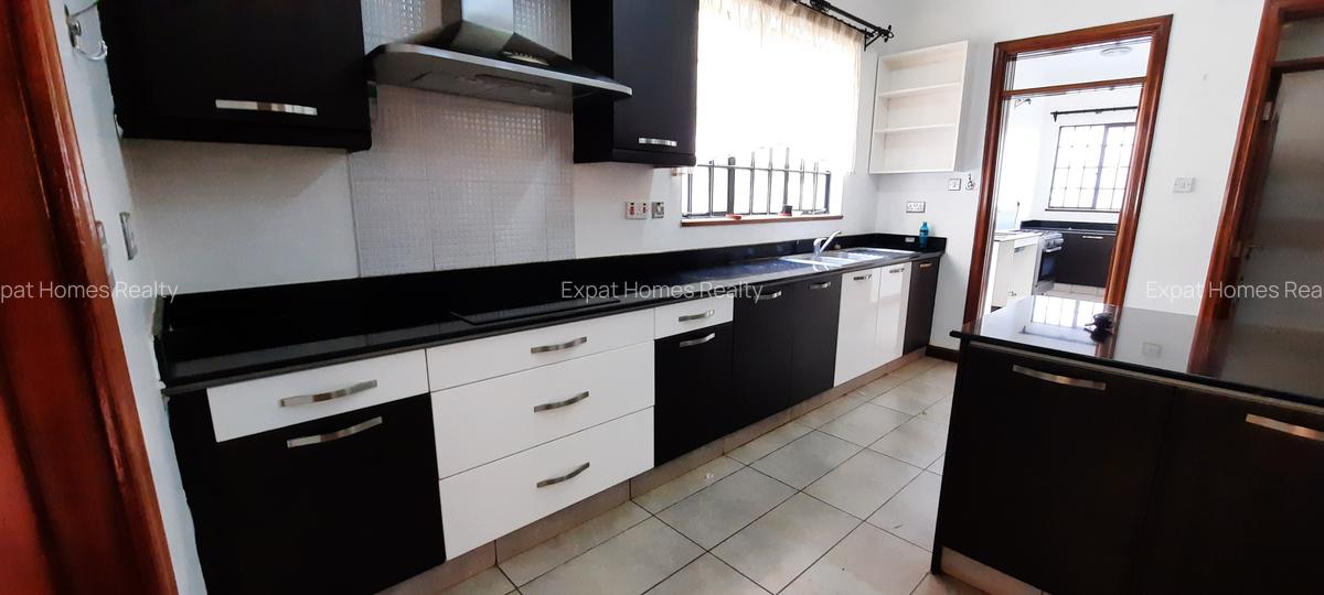 5 Bed Townhouse with En Suite in Lavington - 13