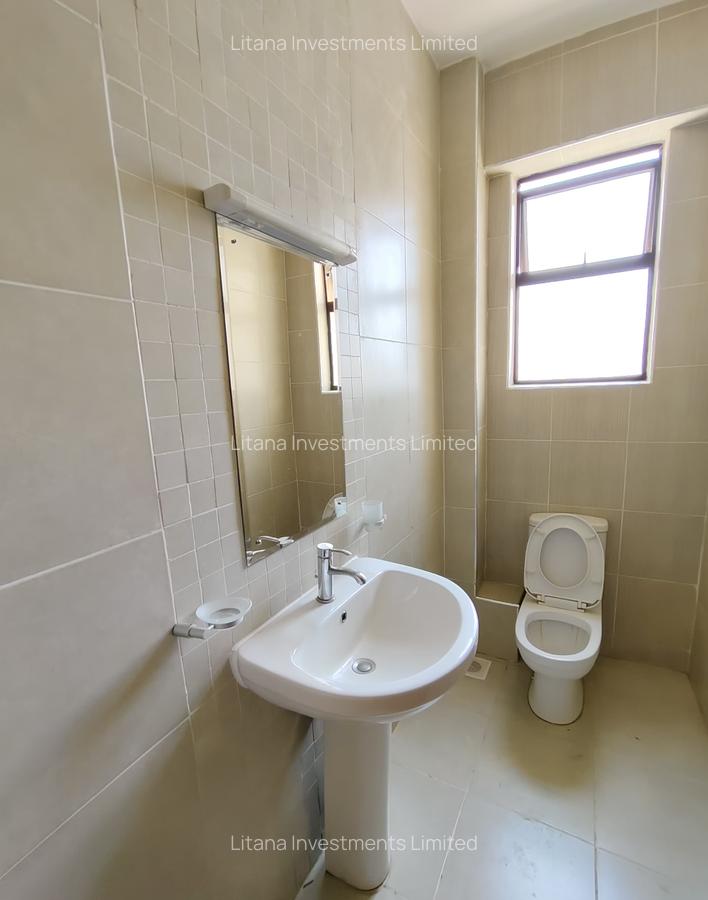 2 Bed Apartment with En Suite at Off Dennis Pritt - 9