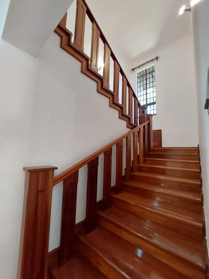 5 Bed Townhouse with En Suite in Westlands Area - 15