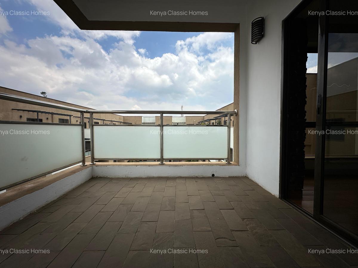 3 Bed Apartment with En Suite at Lavington - 3