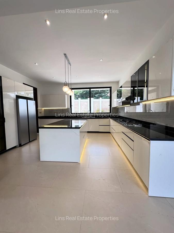 5 Bed Townhouse with En Suite in Kitisuru - 2