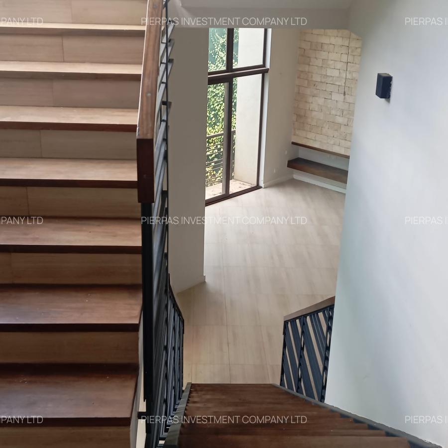 5 Bed Townhouse with En Suite in Lavington - 17