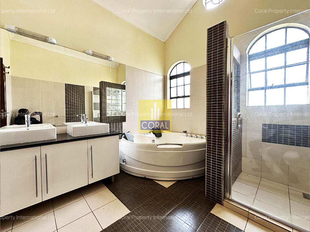 5 Bed Townhouse with Gym in Runda - 11