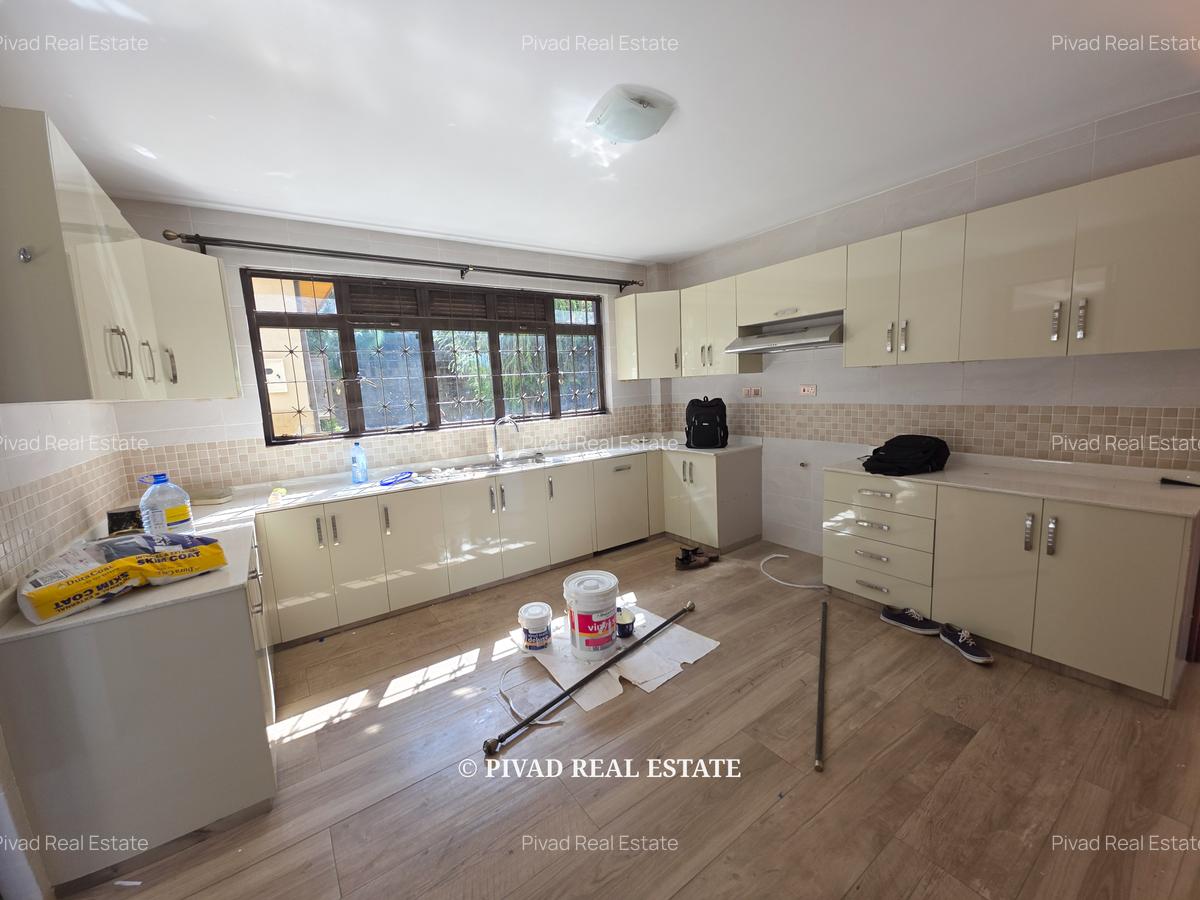 5 Bed House with Garden in Runda - 3