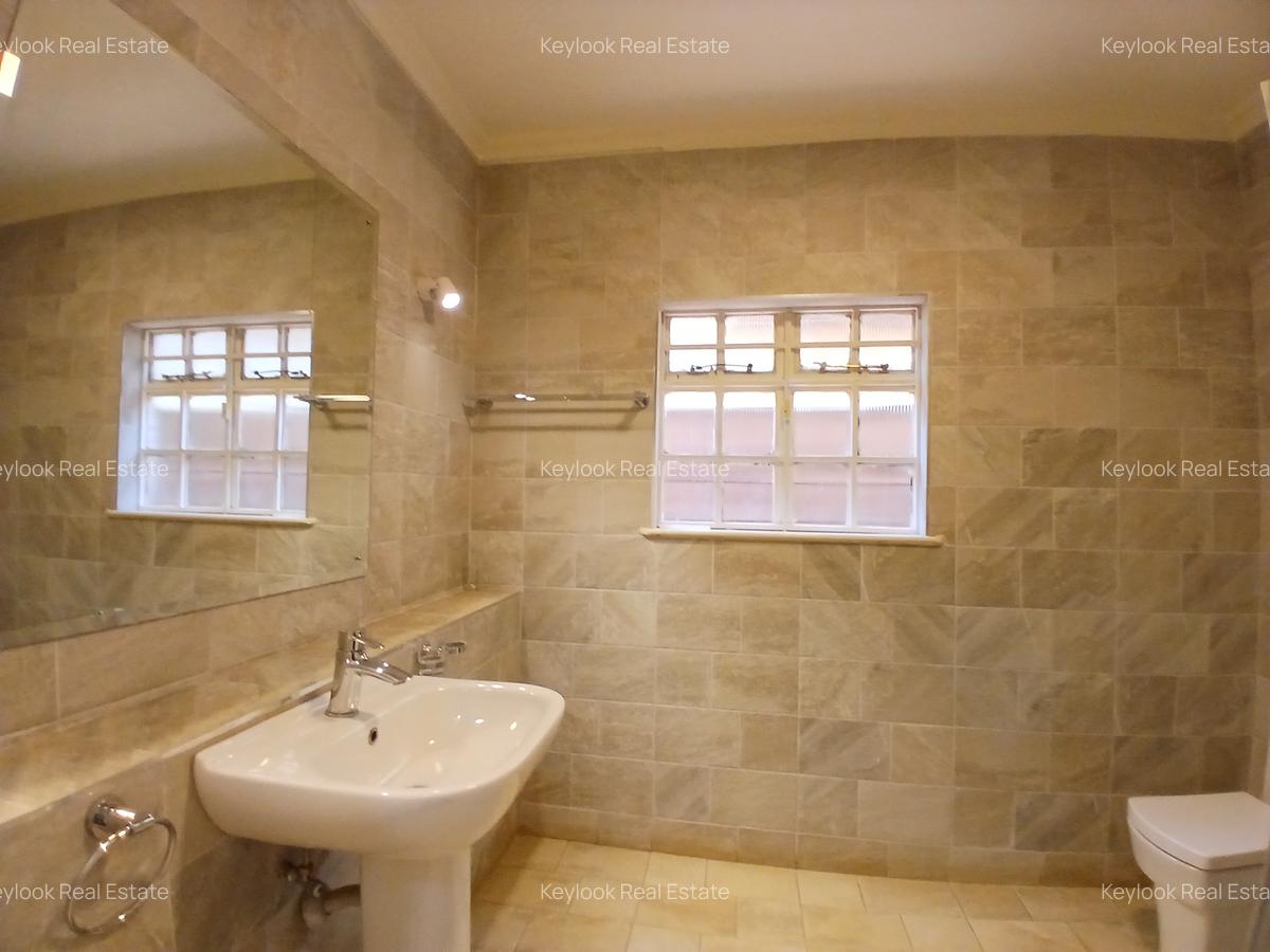 4 Bed House with En Suite at Lavington - 9