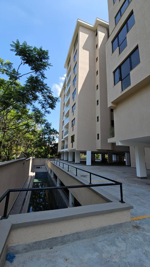 3 Bed Apartment with En Suite in Lavington - 1