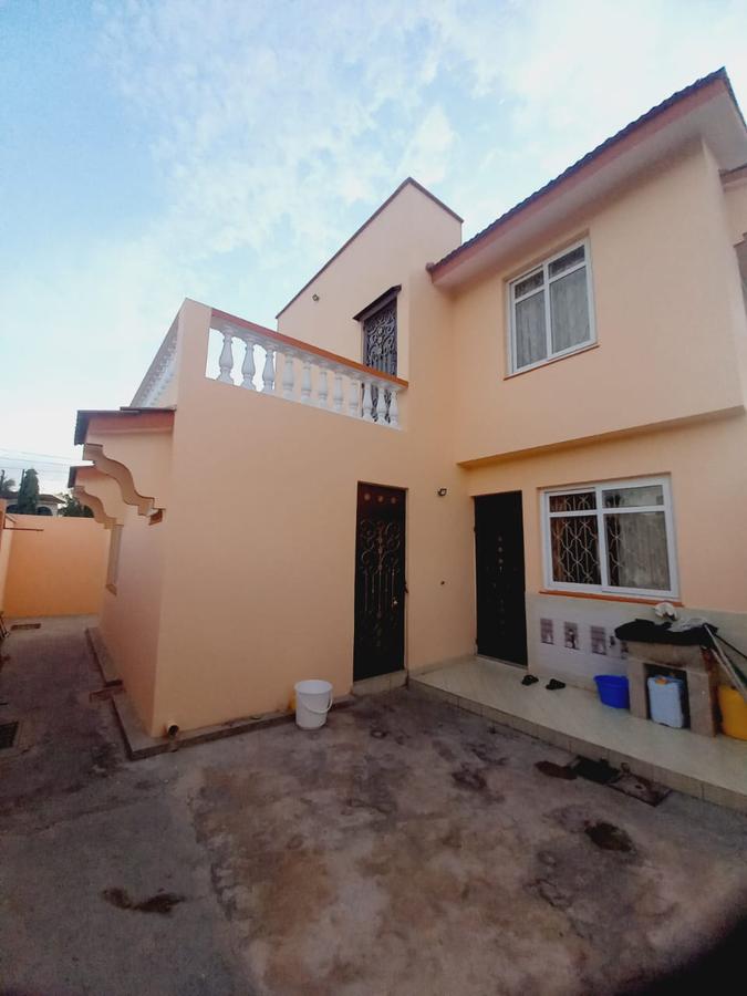 3 Bed House with En Suite at Bombululu - 3