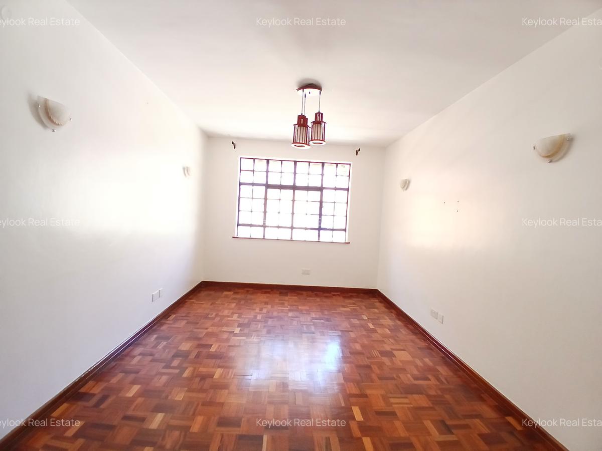 5 Bed Townhouse with En Suite at Lavington - 16