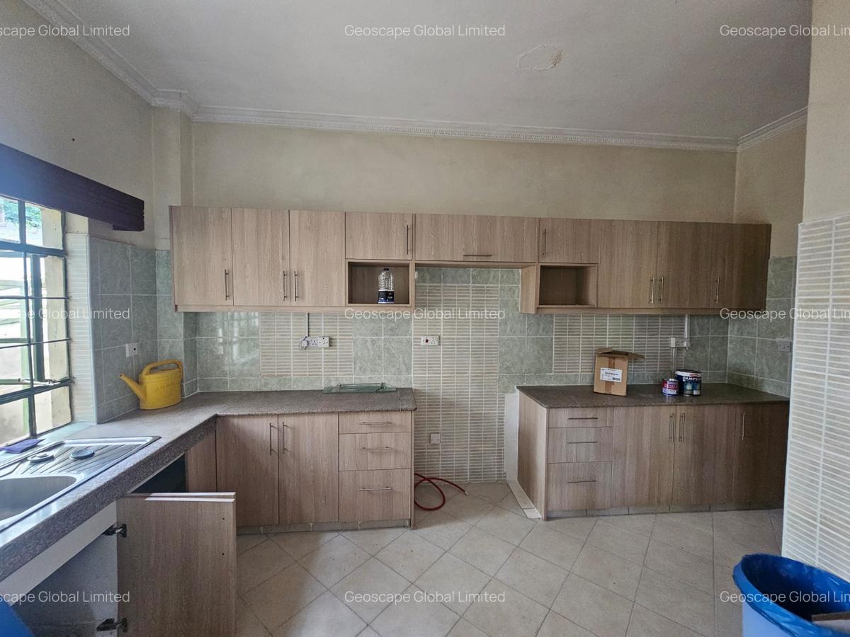 5 Bed House with En Suite in Lavington - 4