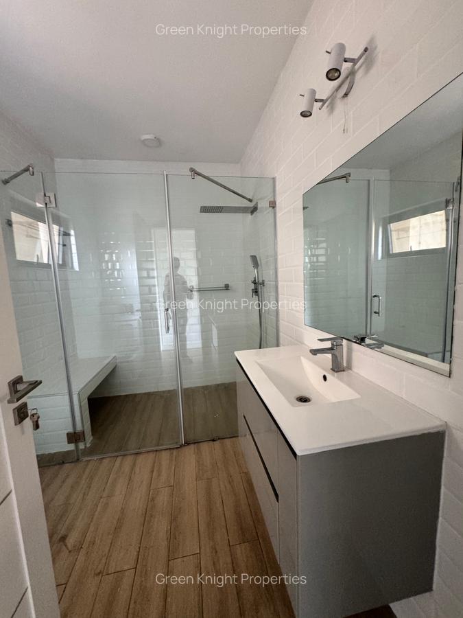 Serviced 2 Bed Apartment with En Suite in Lavington - 4