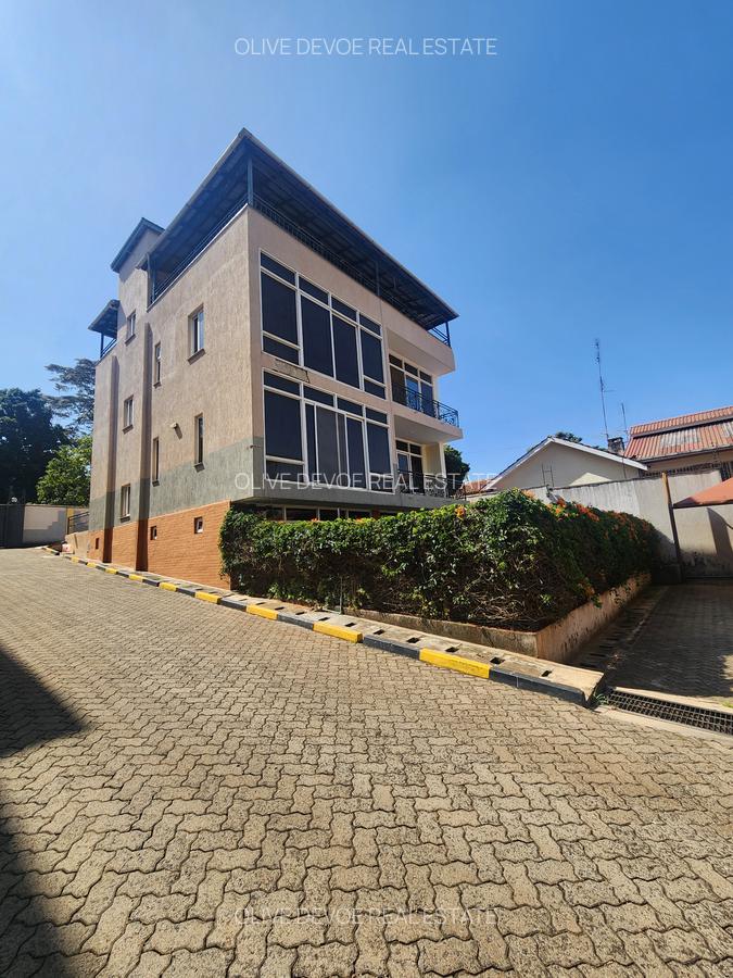 5 Bed Townhouse with En Suite in Lavington - 1