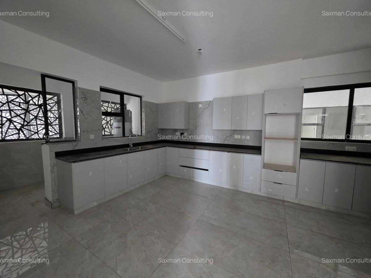 3 Bed Apartment with En Suite in General Mathenge - 16