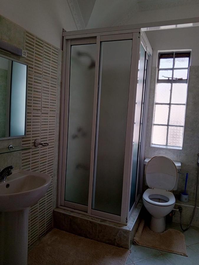 5 Bed Villa with En Suite in Lavington - 4
