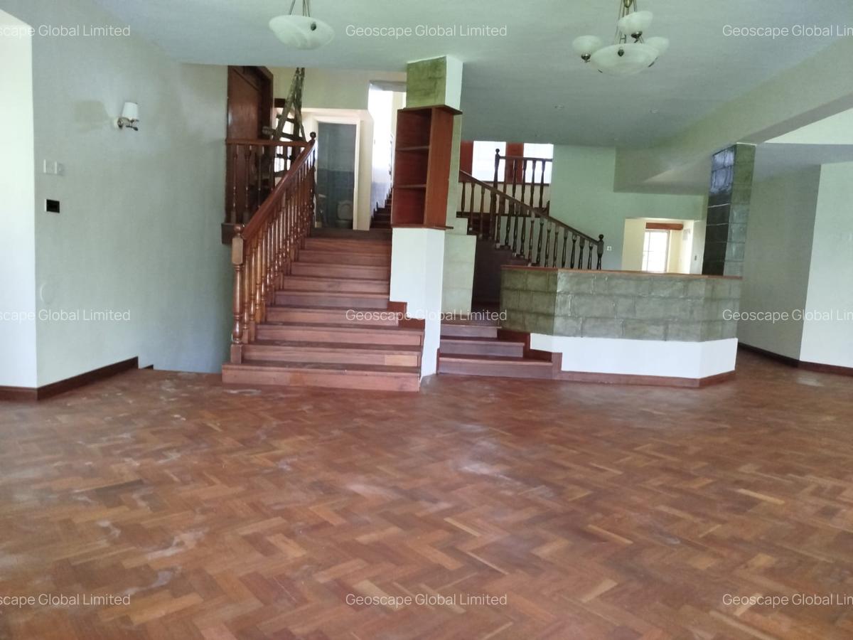 5 Bed House with En Suite in Runda - 2