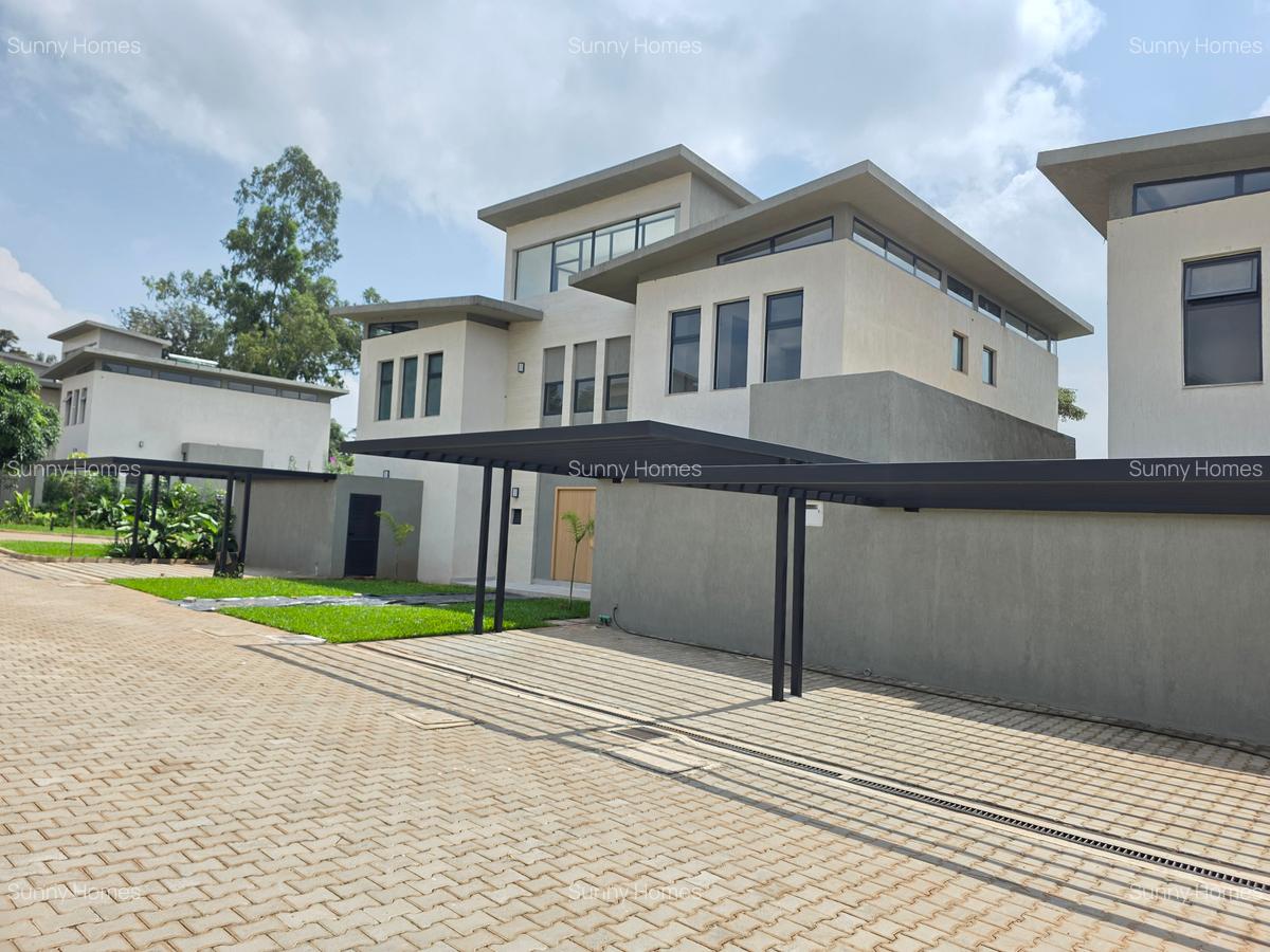 4 Bed Townhouse with En Suite at Evergreen - 14