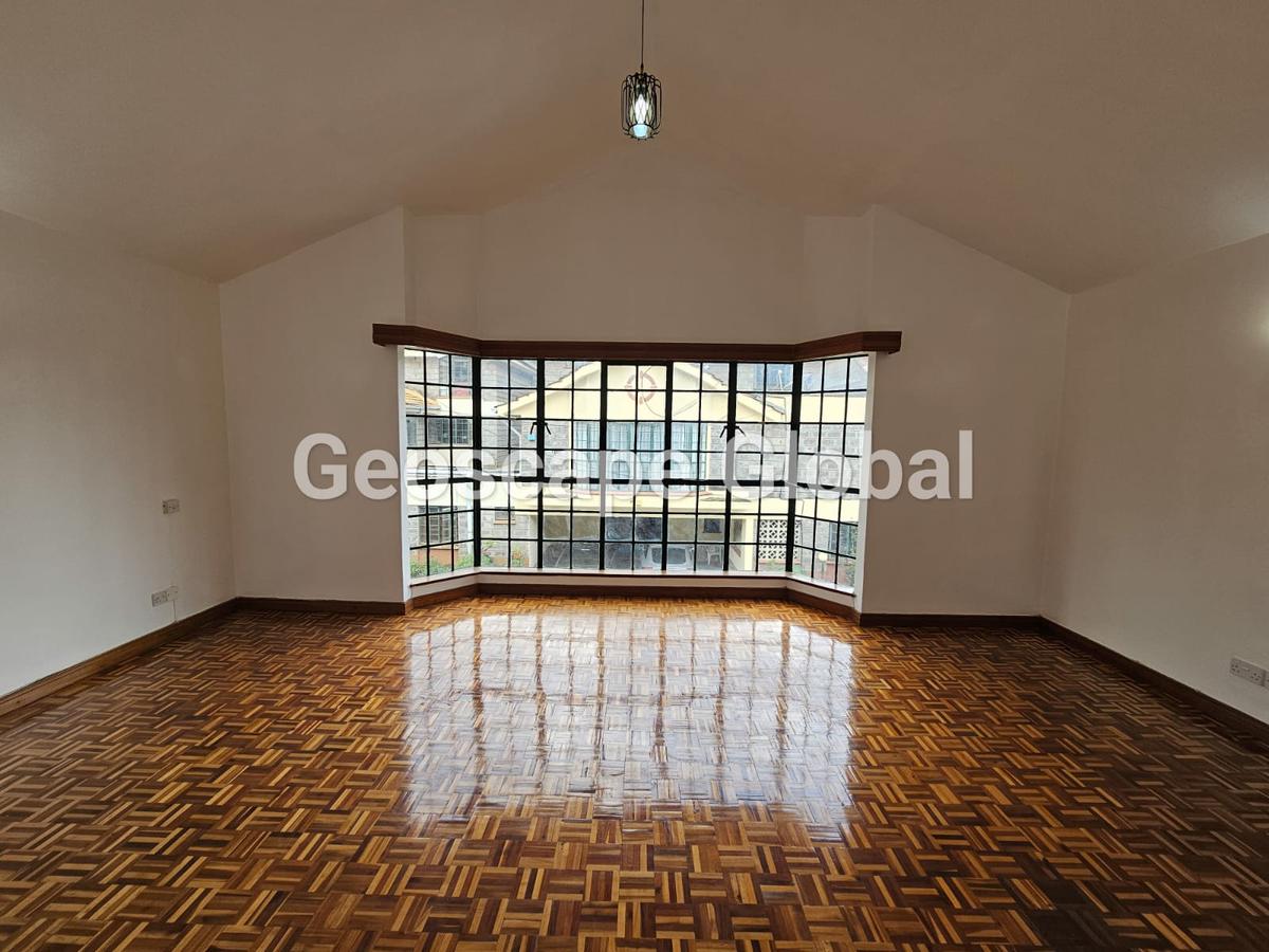 5 Bed House with En Suite in Spring Valley - 12