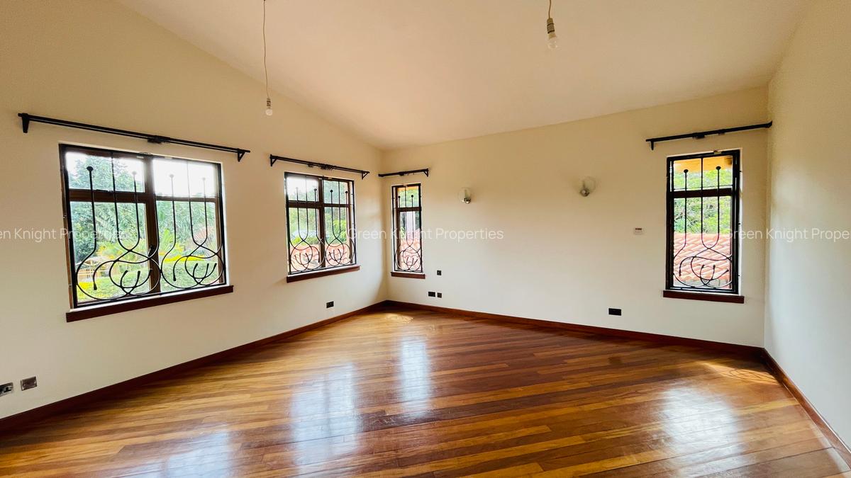 5 Bed House with En Suite in Runda - 16