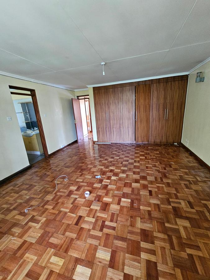 4 Bed Townhouse with En Suite at Lavington - 16