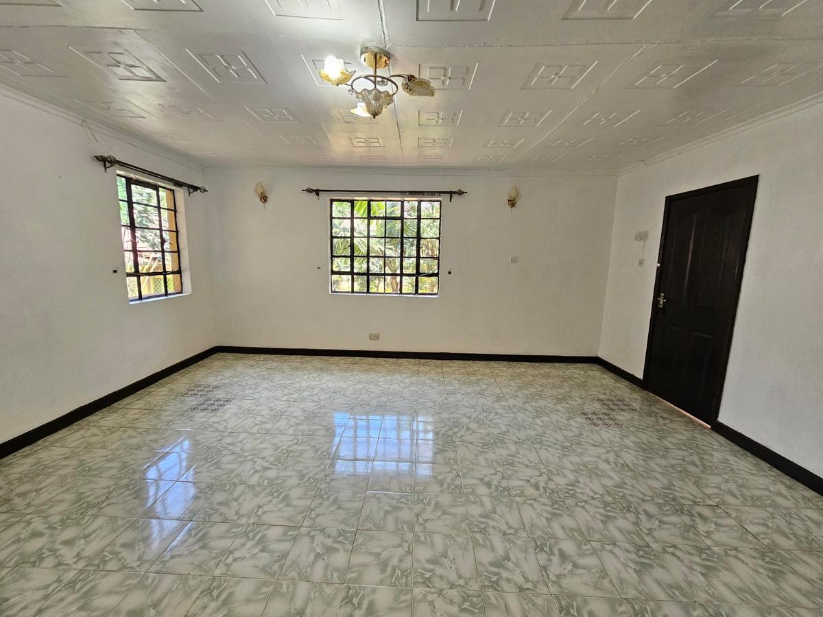 5 Bed House with En Suite in Nyari - 12