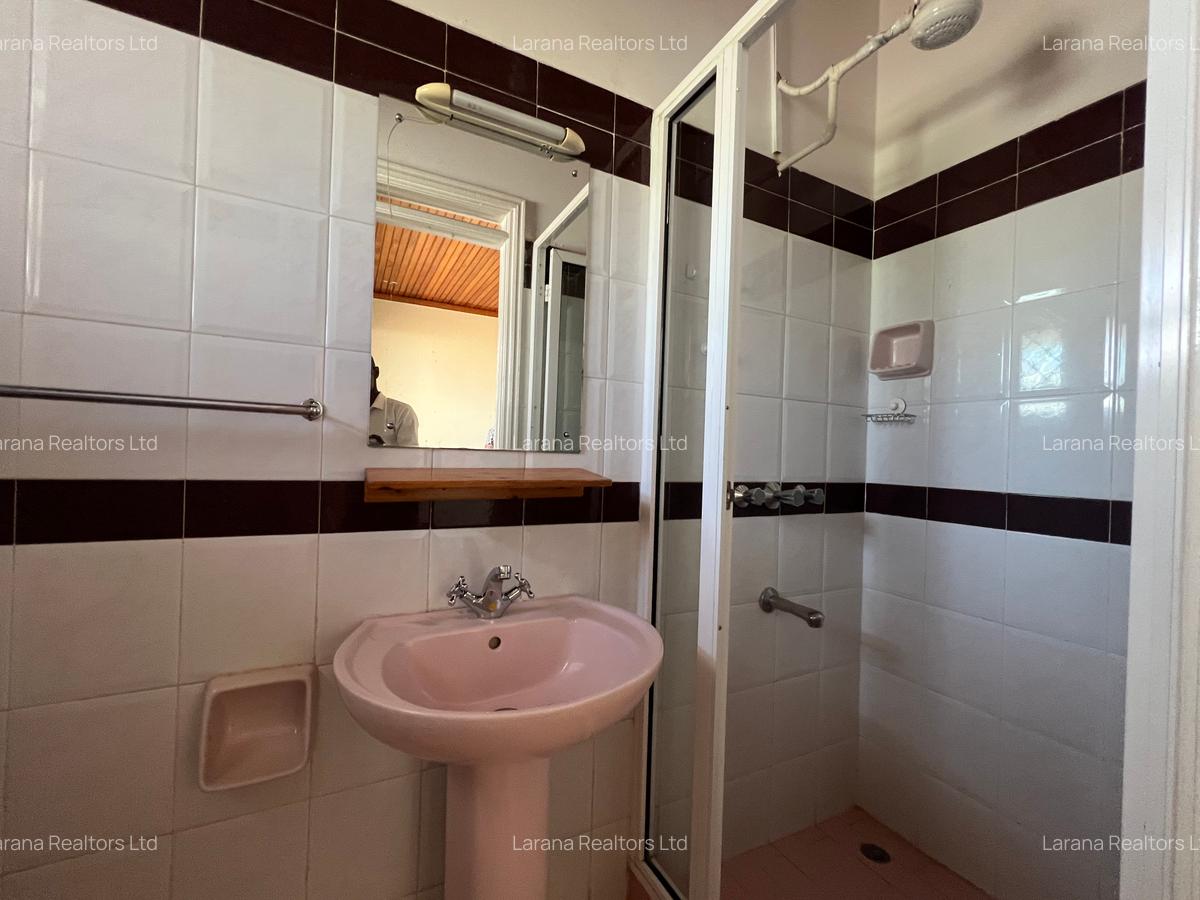 4 Bed Townhouse with En Suite at Brookside - 14